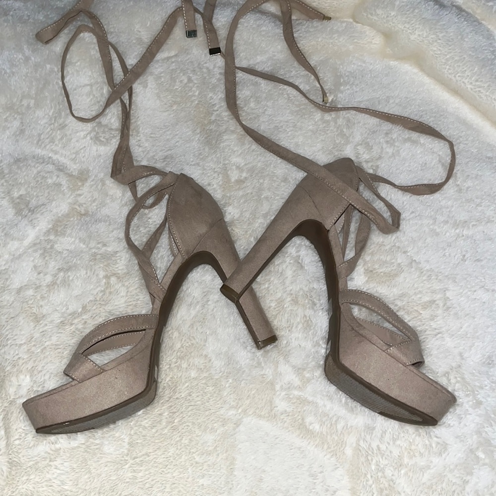 Guess platform heels. Size 9.5 Beige